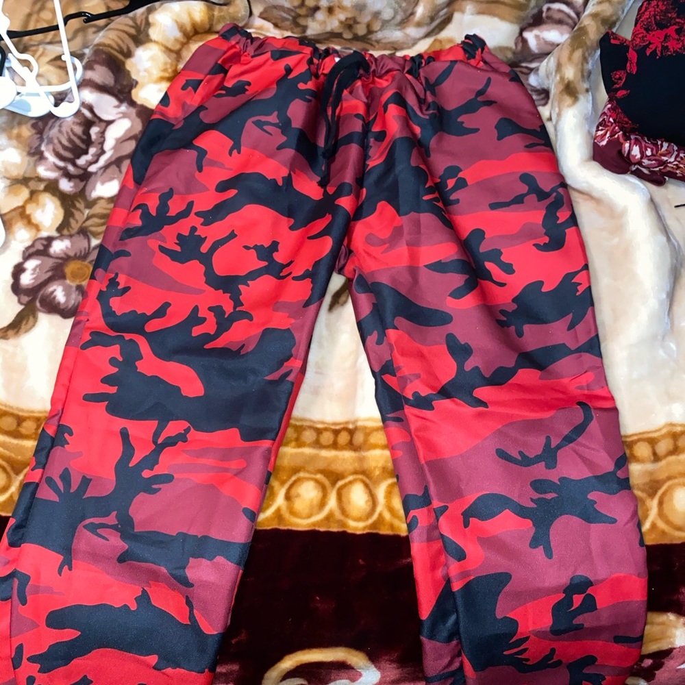Camouflage red pants